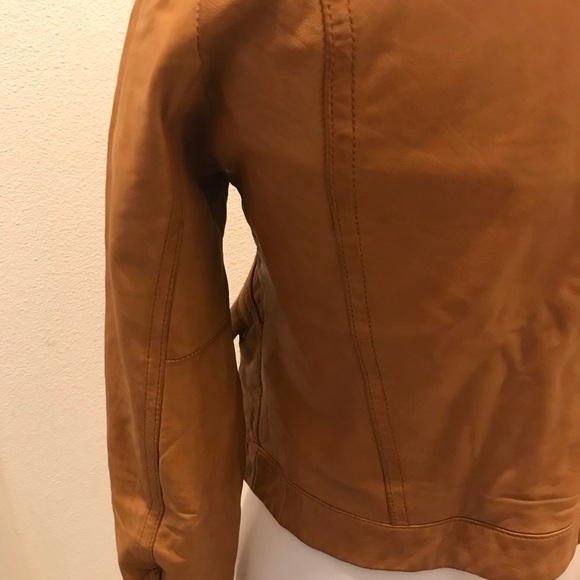 Gently used leather jacket. - Picture 3 of 9
